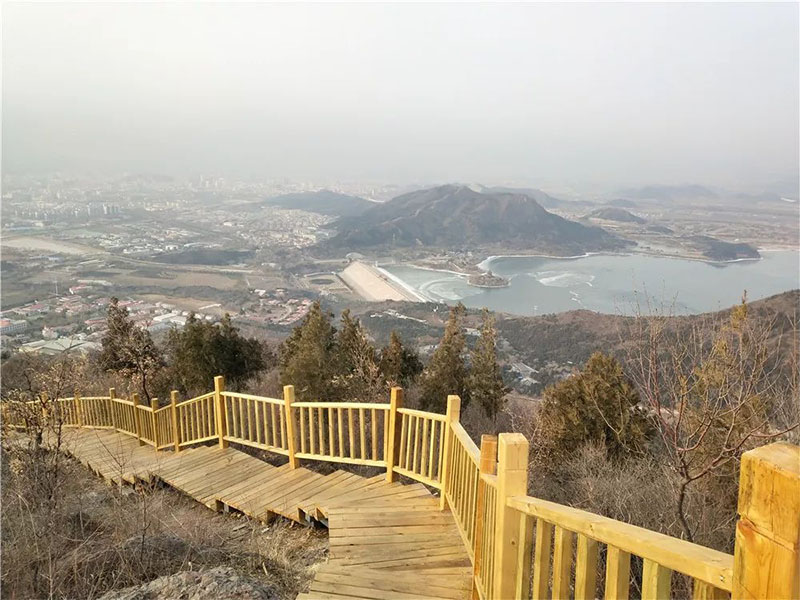 蟒山森林公園木質棧道